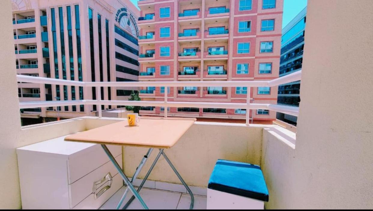 Dxb Hostel Near Adcb Metro Station Дубай Екстер'єр фото