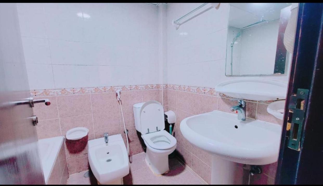 Dxb Hostel Near Adcb Metro Station Дубай Екстер'єр фото